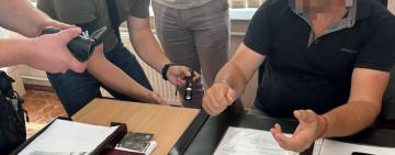 Вимагав 100 тисяч «данини»: на Одещині голову однієї з громад викрито на хабарництві 